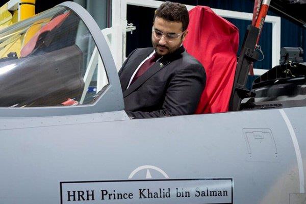 بالصور.. الأمير خالد بن سلمان يطلع على مقاتلات "F15" الجديدة داخل المصنع قبل توريدها للمملكة