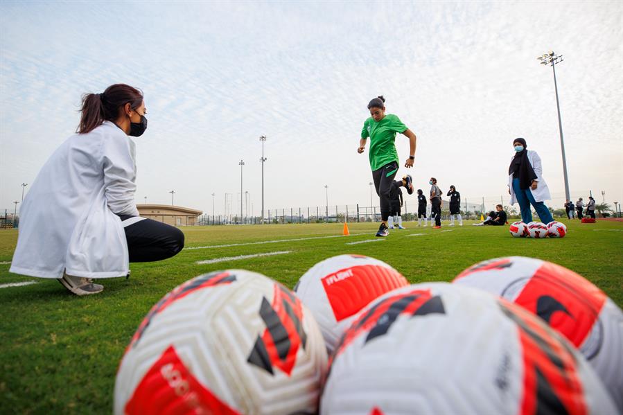 منتخب السيدات يدشّن أول معسكراته التدريبية في جدة (صور)